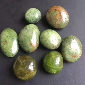 Natural de cristal mineral pedra Verde opala palma de pedra de Jogar para a cura