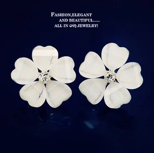 O coreano moda de cinco folhas e flores de ameixa clipe de brincos de almofada sem orelha furada clipe indolor
