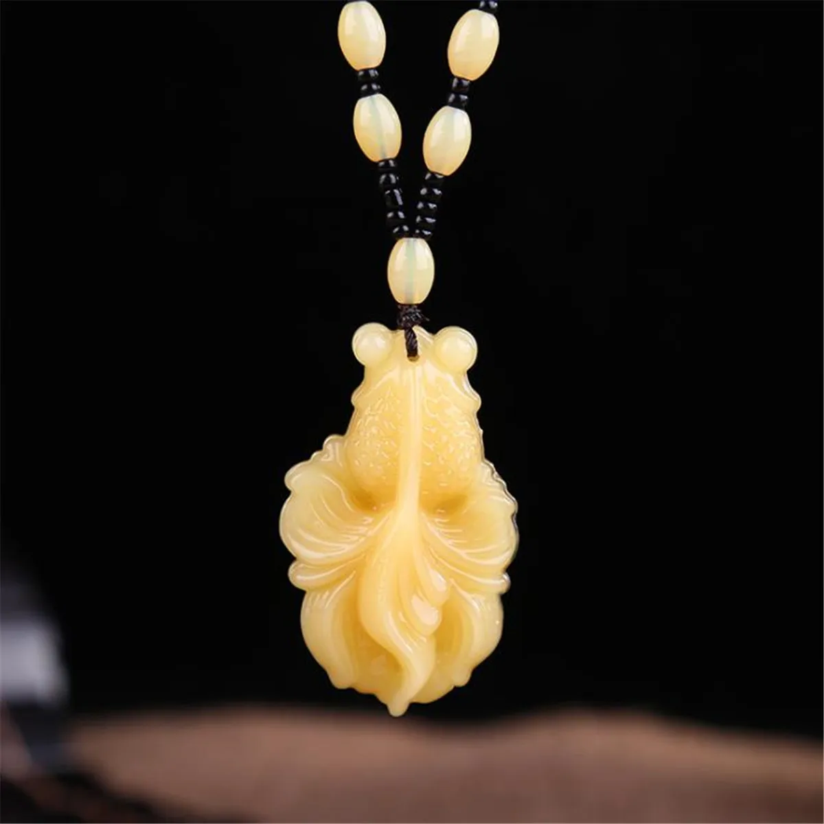 Chinês Sorte Feng Shui Esculpida Amarelo Jade Peixinho Flor De Lótus Colar Pingente 0